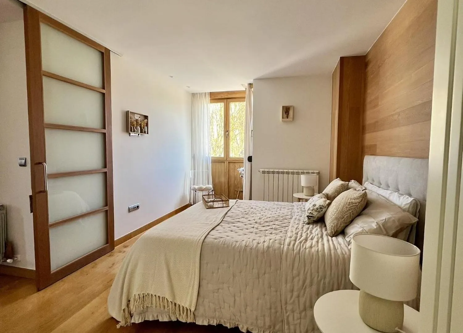Vitoria-Gasteiz Magnifica Casa contacts